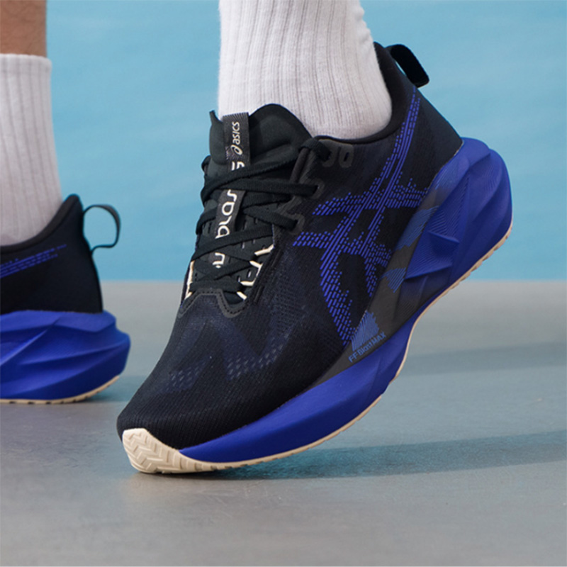 Asics NOVABLAST 5 Nero Blu Roy - Men'S Shoes Navy Blue recensione e prezzo