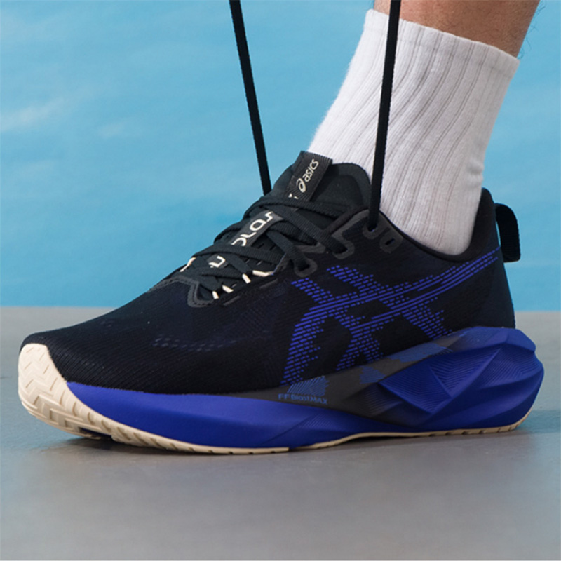 Asics NOVABLAST 5 Nero Blu Roy - Men'S Shoes Navy Blue recensione e prezzo
